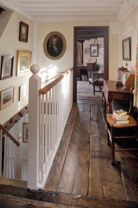 antique-style-plank-hardwood-floor-decorating-tradiational